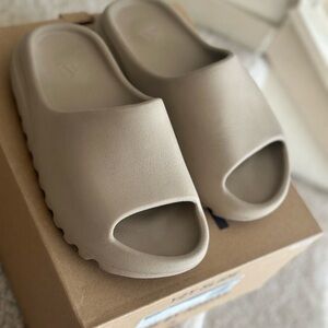 YEEZY slide - Pure (2021 re-release) $100
